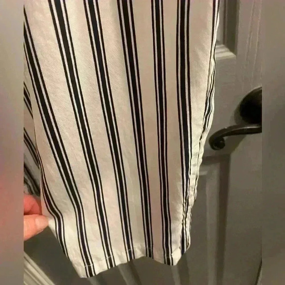 Ann Taylor LOFT white & black striped boyfriend pants with zipper at leg size 10 - Picture 4 of 9